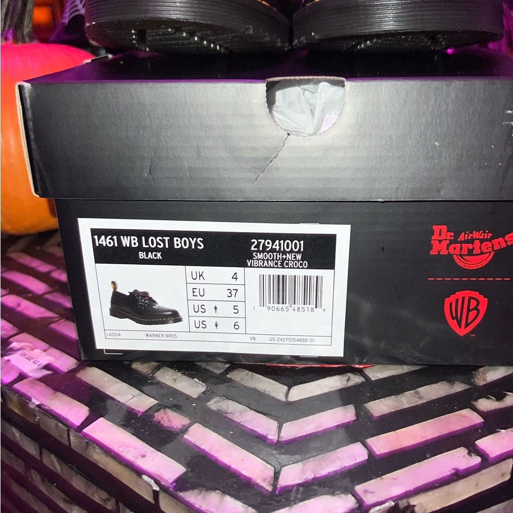 Dr. Martens Lost Boys Boots!❤️Limited Edition!🖤Doctor Martens!Womens 6, Men’s 4 - Picture 3 of 10